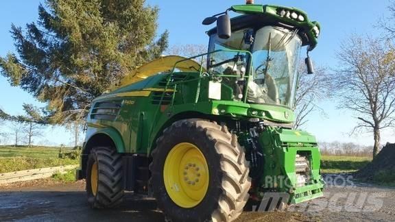 John Deere 8400 Forage Harvester