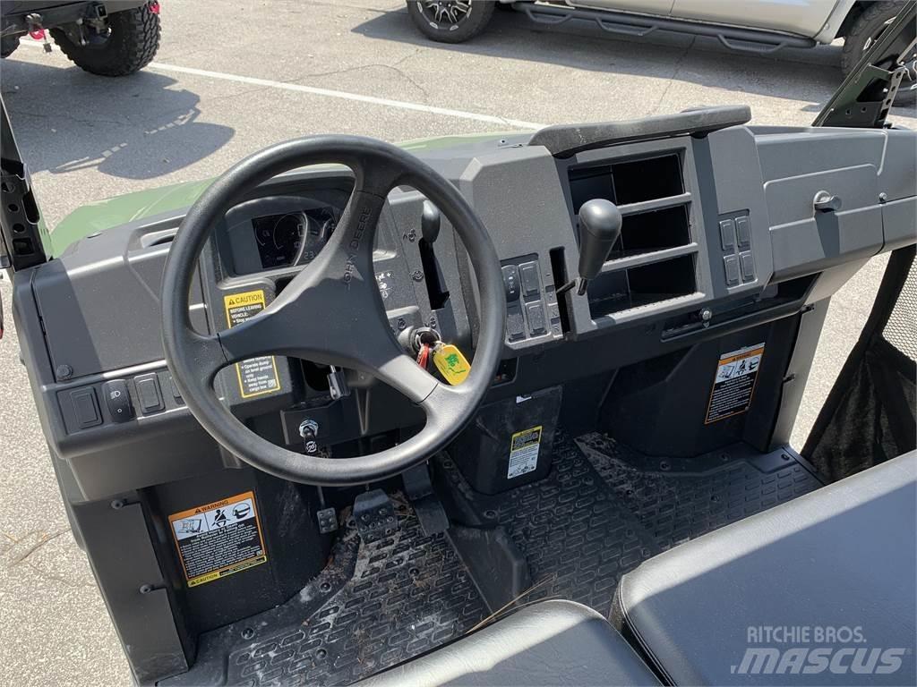 John Deere 865M Utility Machines