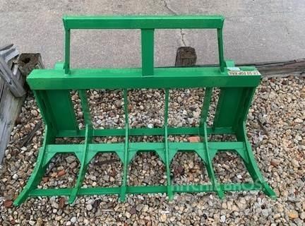 John Deere CR50 Grapples