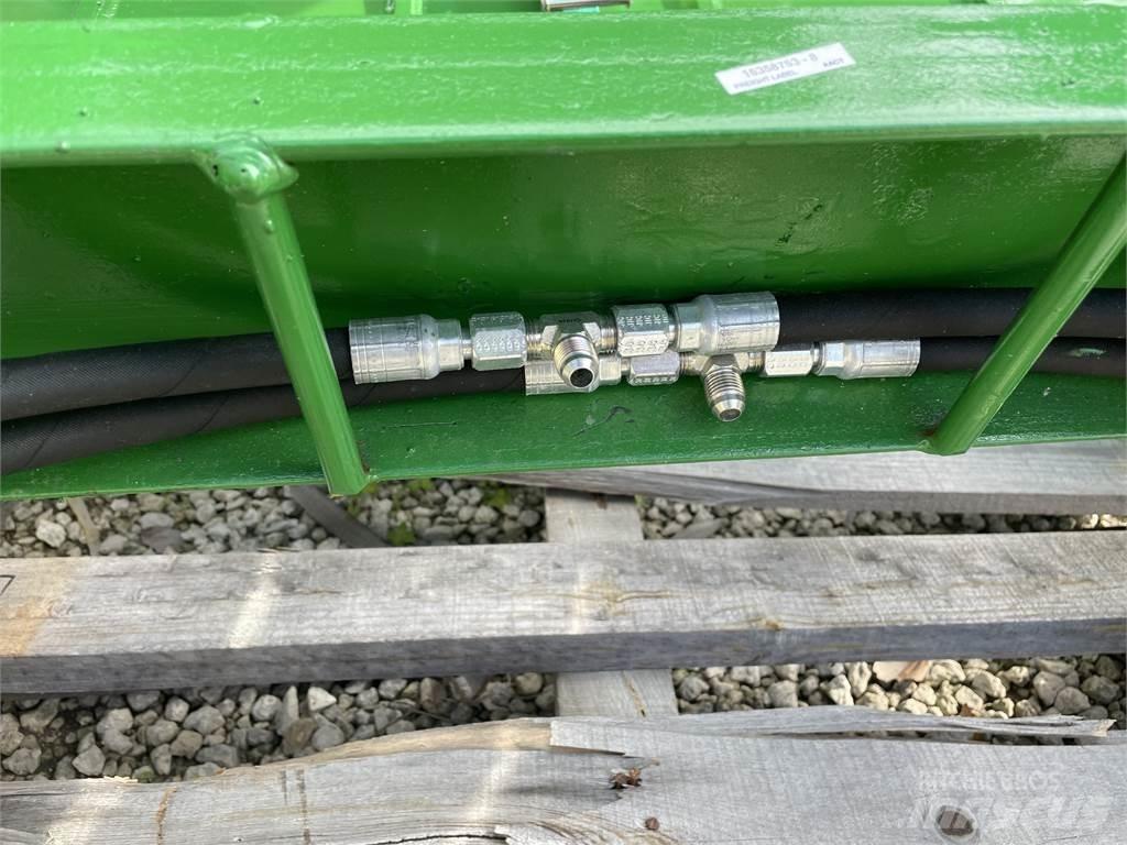 John Deere CR61G Other tractor accessories