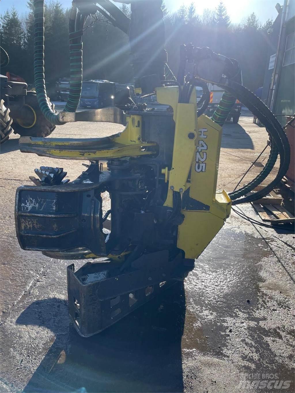 John Deere H425 Harvester Heads