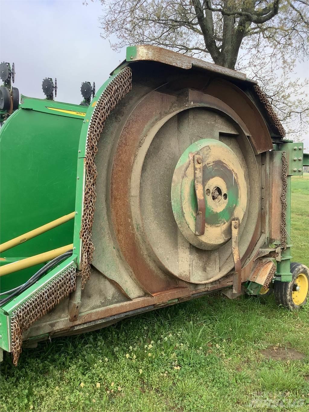 John Deere R20 Shredders