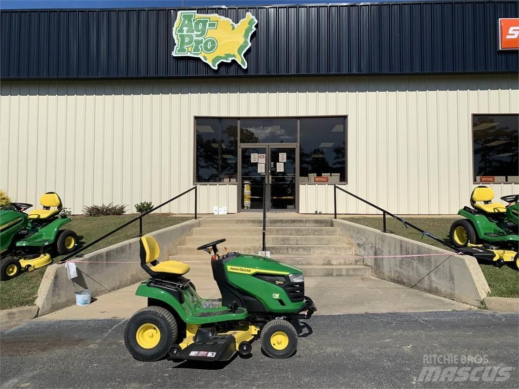 John Deere S140 Riding mowers