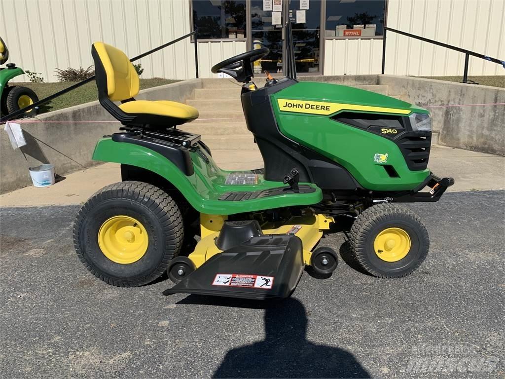 John Deere S140 Riding mowers