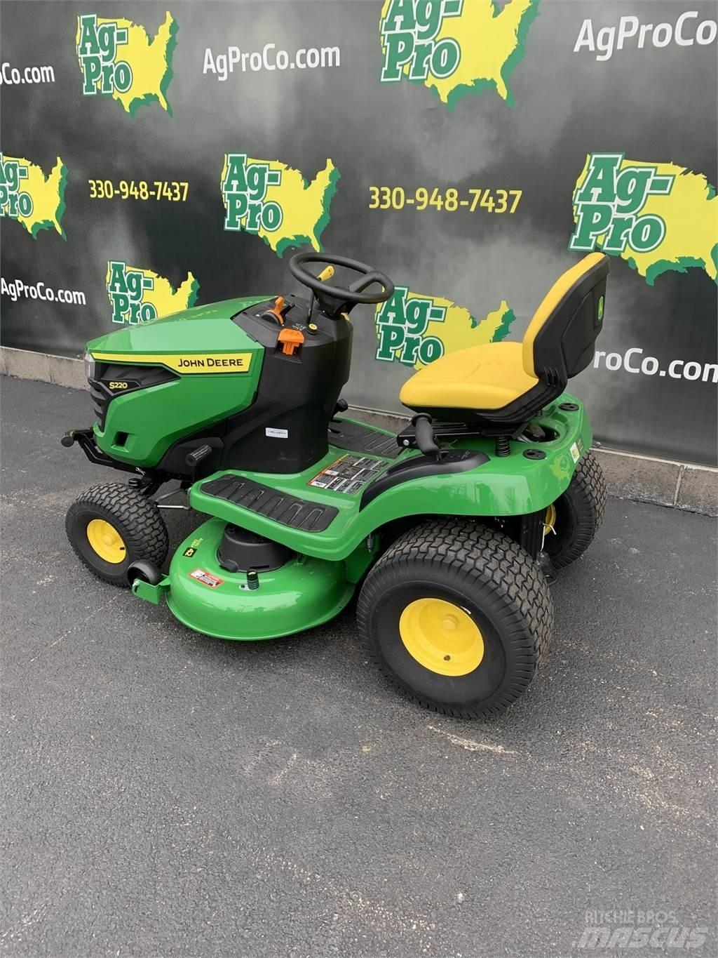 John Deere S220 Riding mowers