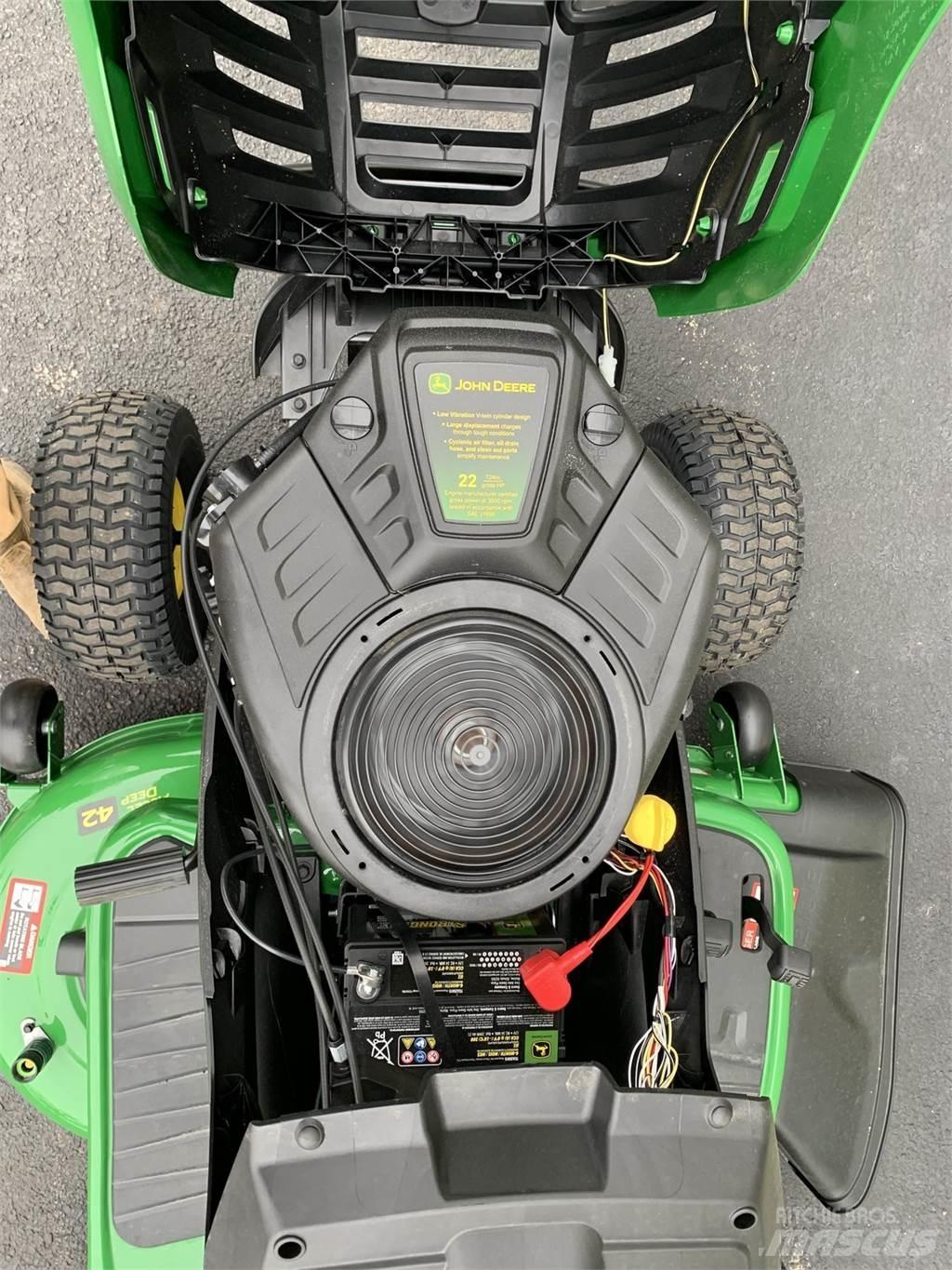 John Deere S220 Riding mowers
