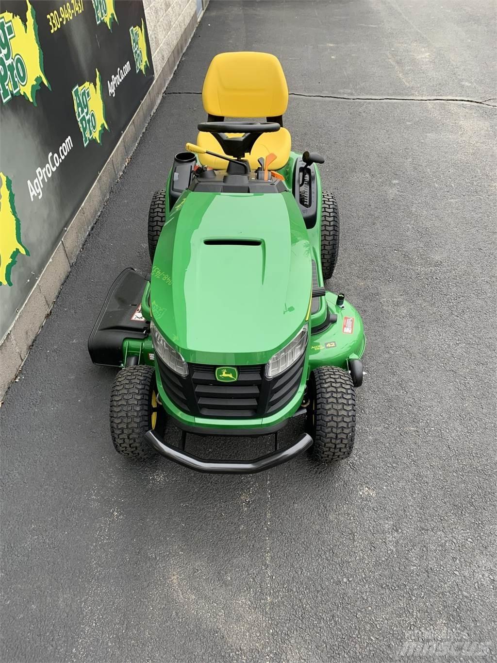 John Deere S220 Riding mowers
