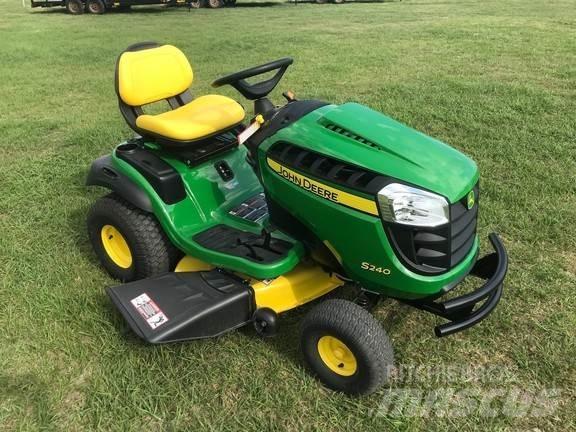 John Deere S240 Compact tractors