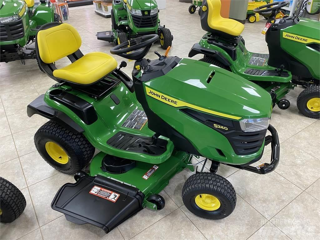 John Deere S240 Compact tractors