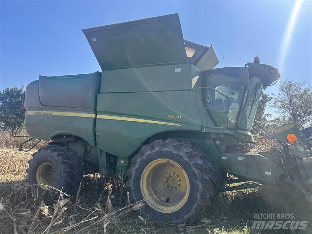 John Deere S690 Combine Harvesters