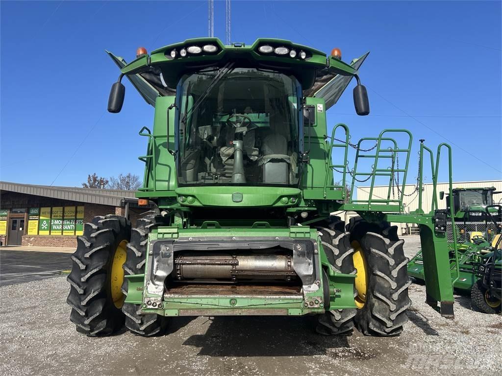 John Deere S690 Combine Harvesters