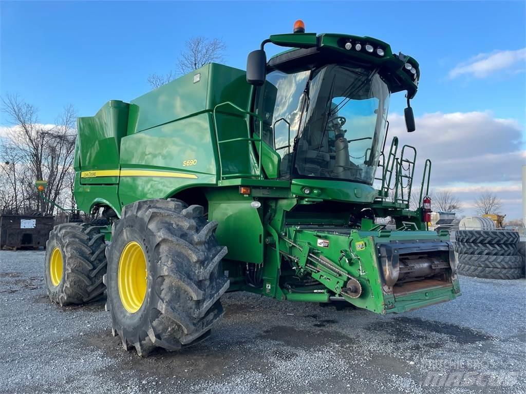 John Deere S690 Combine Harvesters