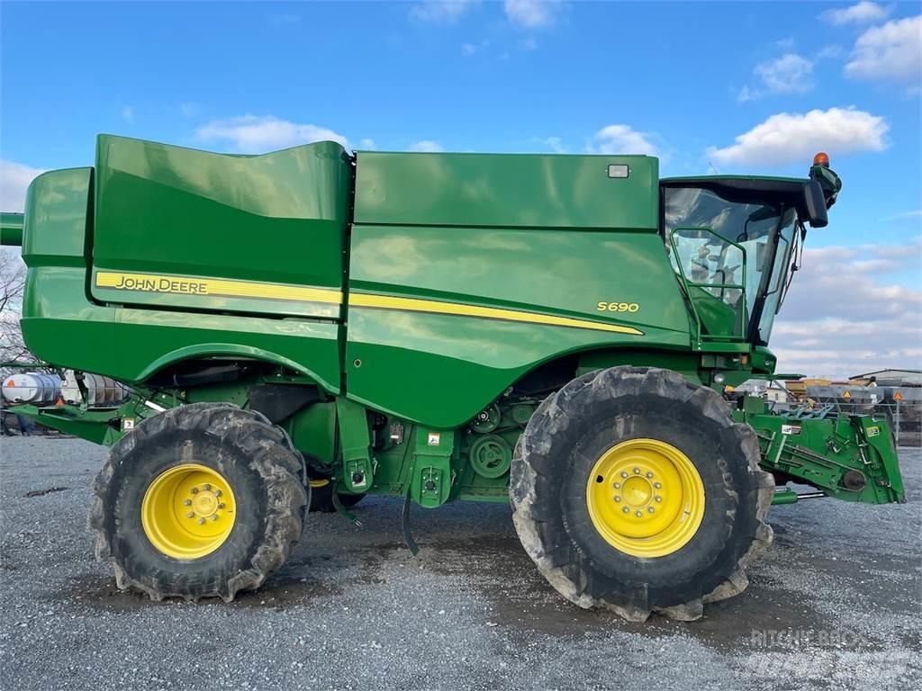 John Deere S690 Combine Harvesters