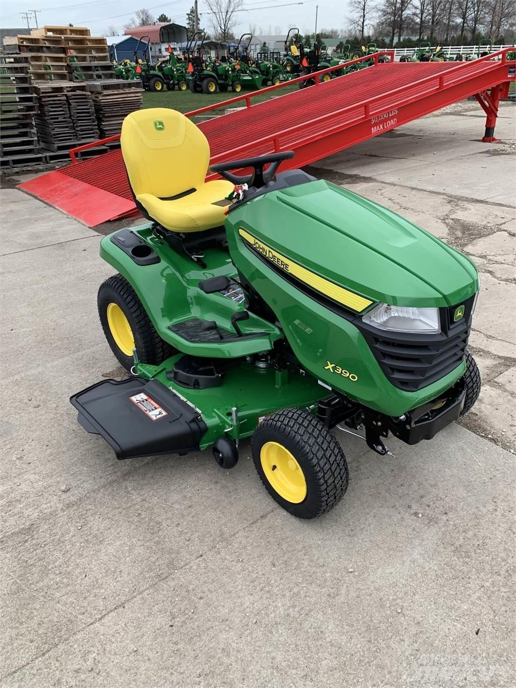 John Deere X390 Compact tractors
