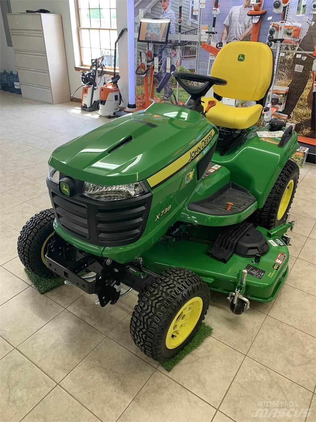 John Deere X738 Compact tractors