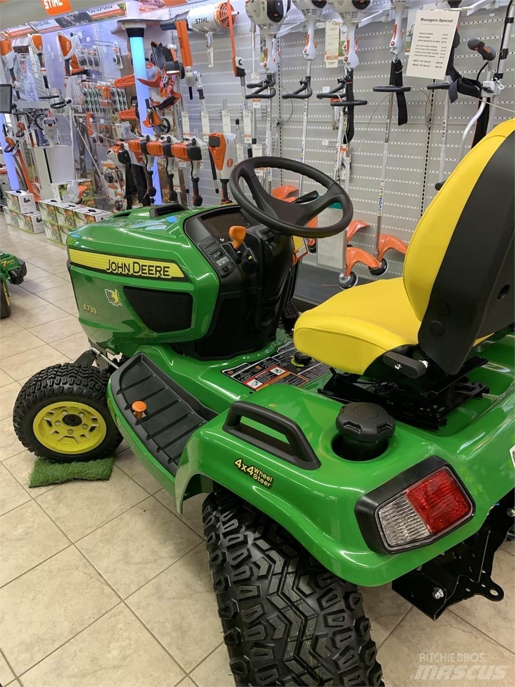 John Deere X739 Compact tractors