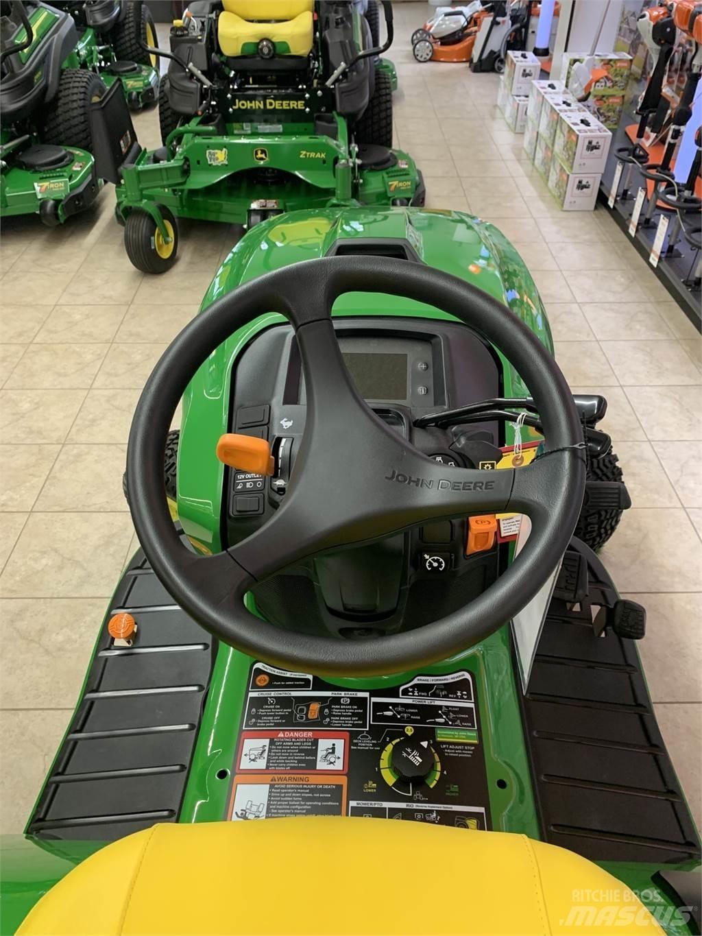 John Deere X739 Compact tractors