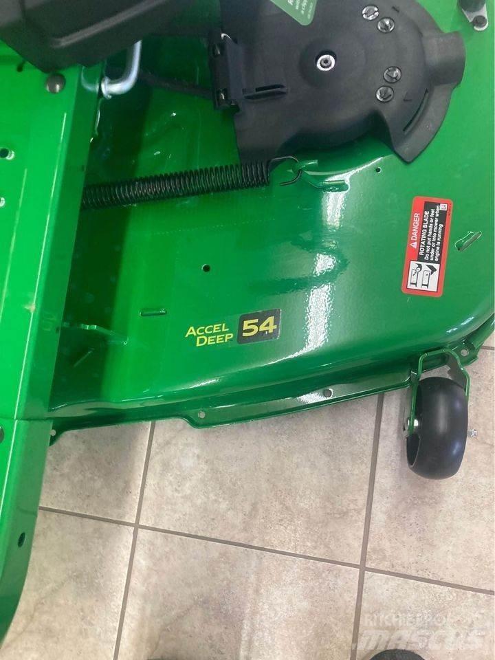 John Deere Z325E Zero turn mowers