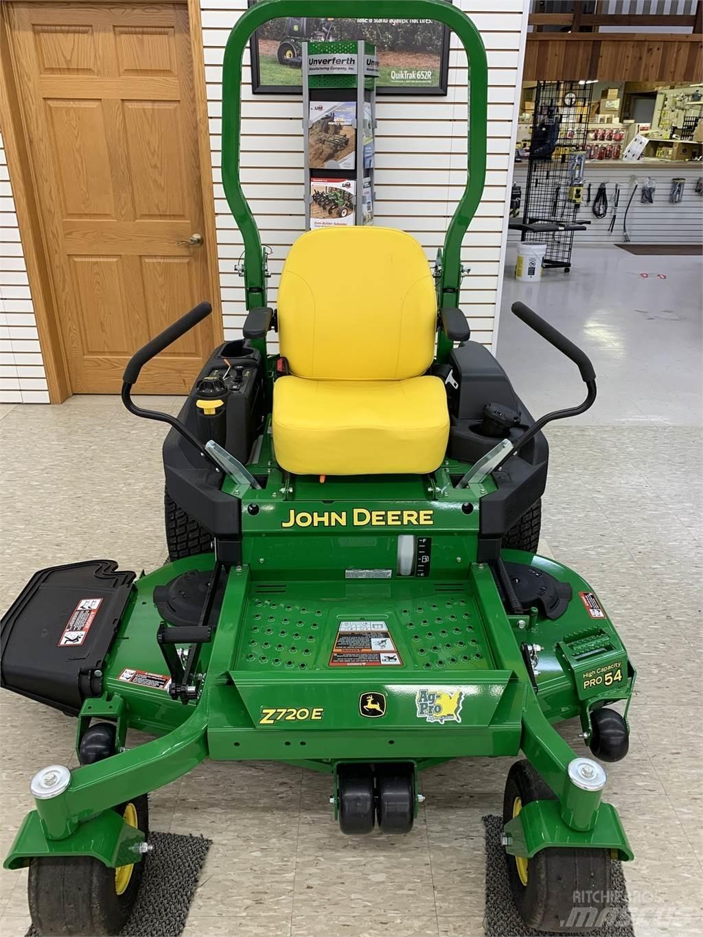 John Deere Z720E Zero turn mowers