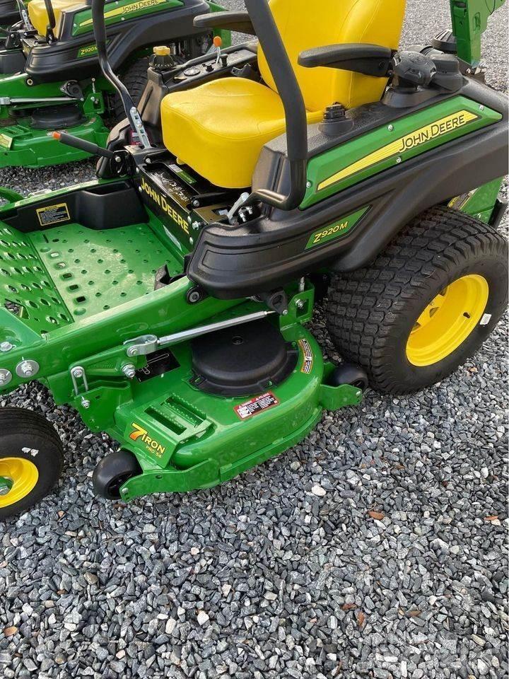 John Deere Z920M Zero turn mowers
