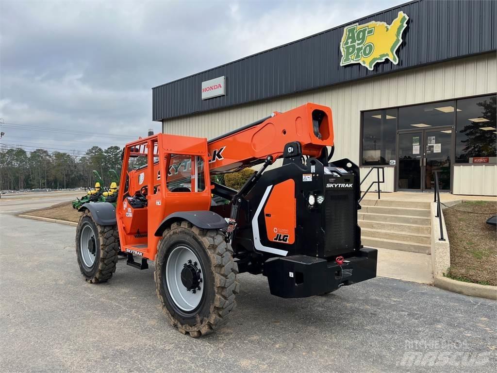 SkyTrak 8042 Telescopic Handlers