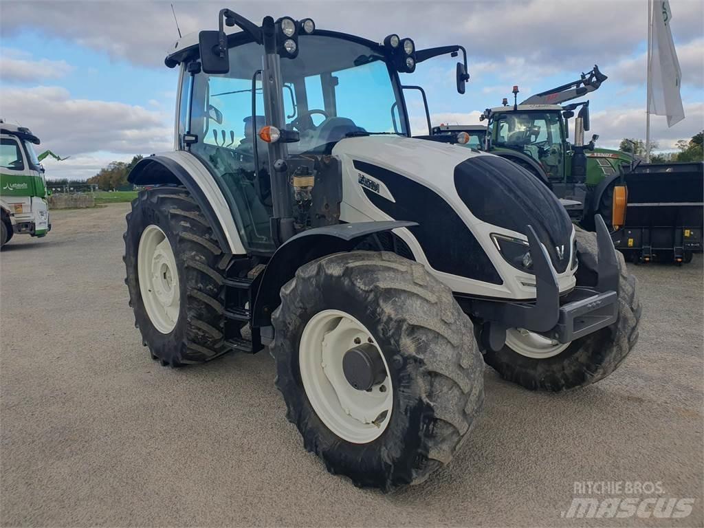 Valtra A104 Tractors