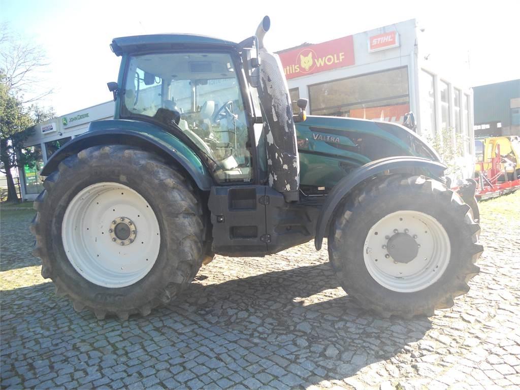 Valtra T174 Tractors