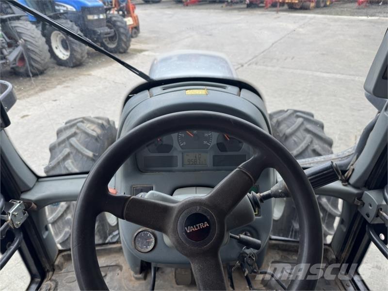 Valtra T 121 Tractors