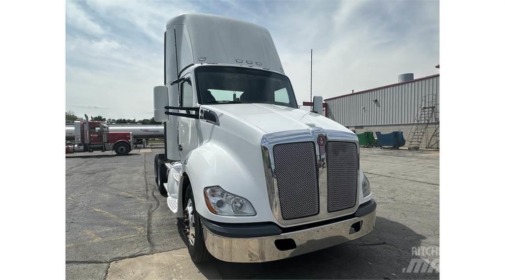 Kenworth T680 Conventional Trucks / Tractor Trucks