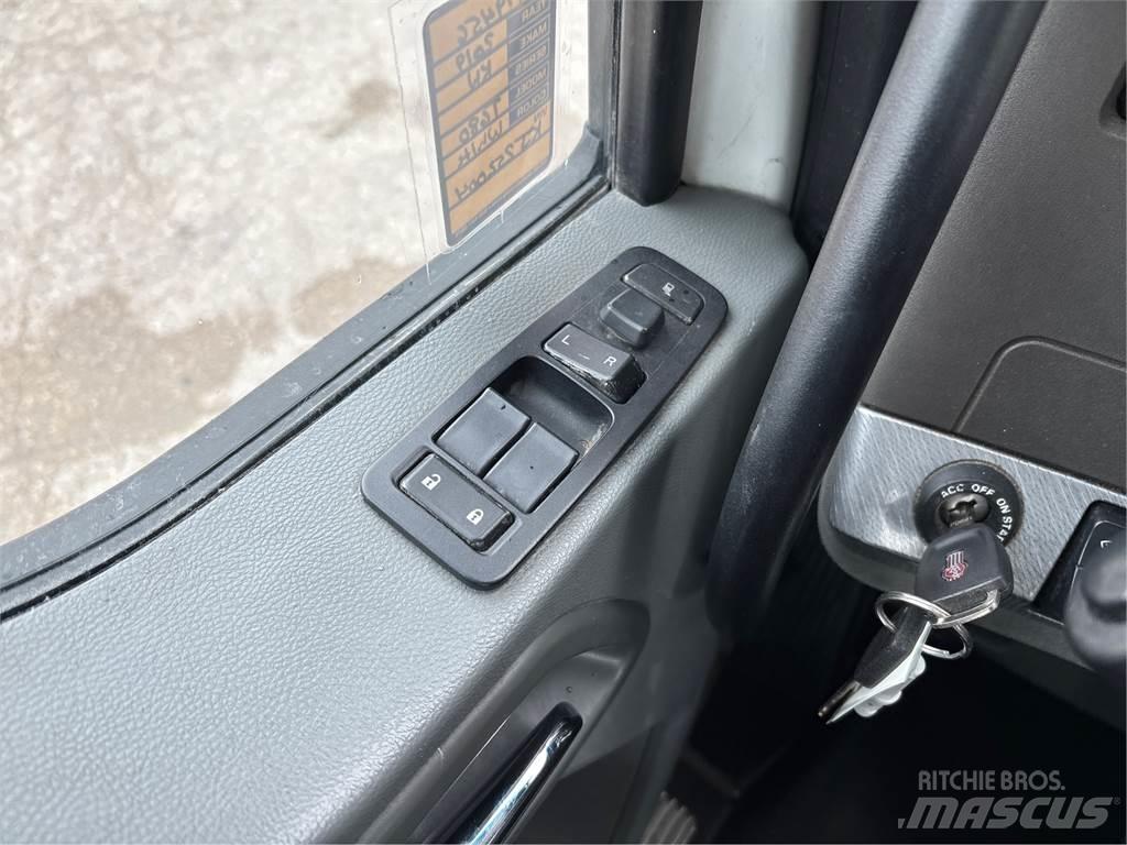 Kenworth T680 Conventional Trucks / Tractor Trucks