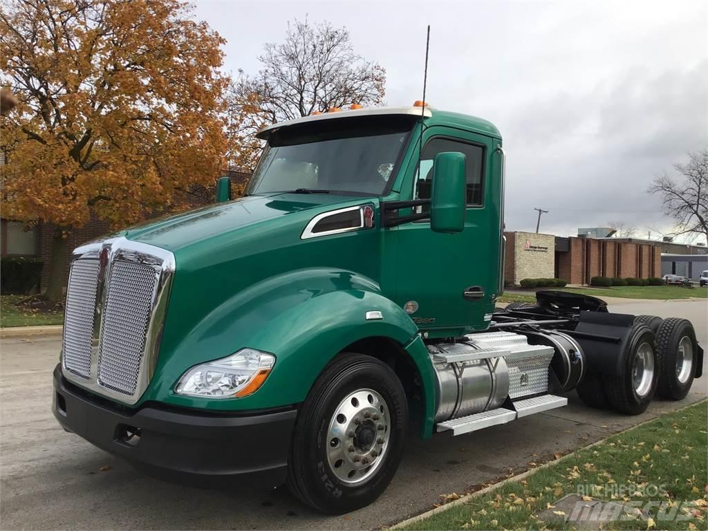 Kenworth T680 Conventional Trucks / Tractor Trucks