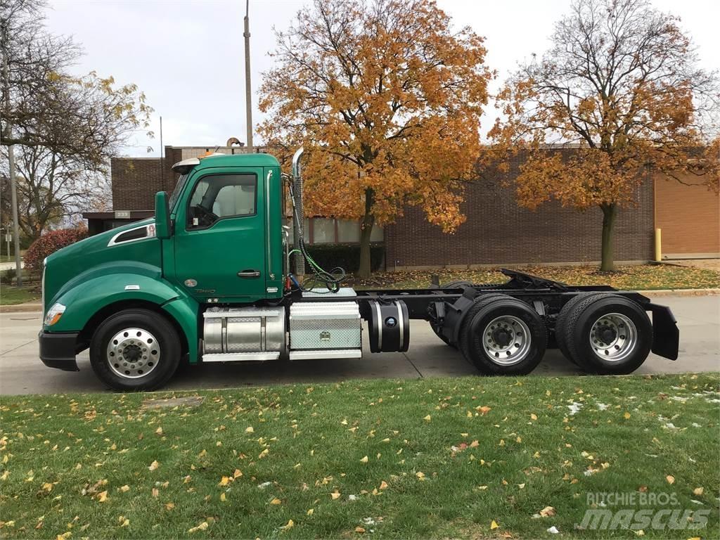 Kenworth T680 Conventional Trucks / Tractor Trucks