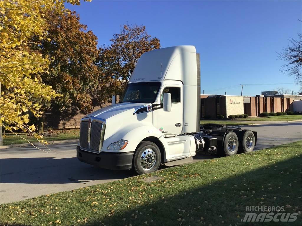 Kenworth T680 Conventional Trucks / Tractor Trucks