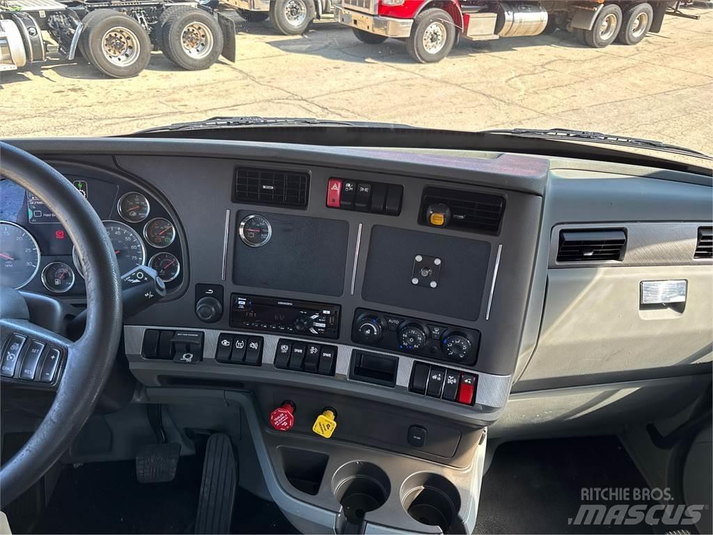 Kenworth T680 Conventional Trucks / Tractor Trucks