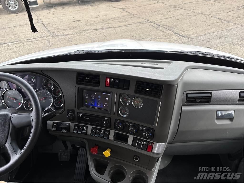 Kenworth T680 Conventional Trucks / Tractor Trucks