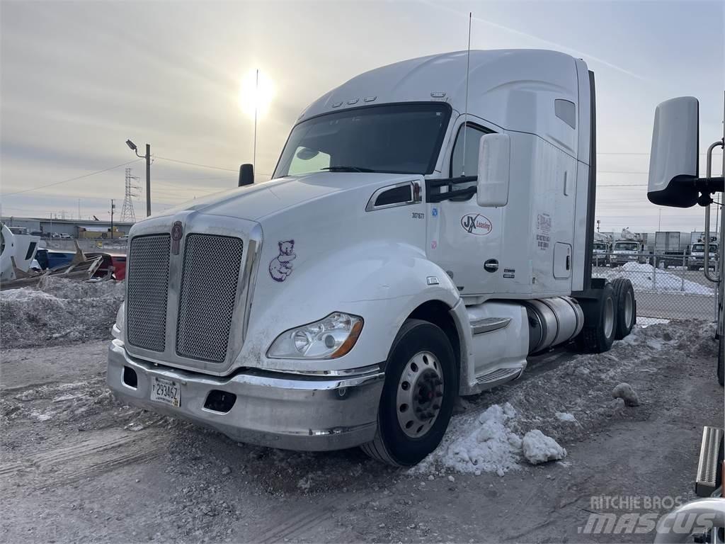 Kenworth T680 Conventional Trucks / Tractor Trucks