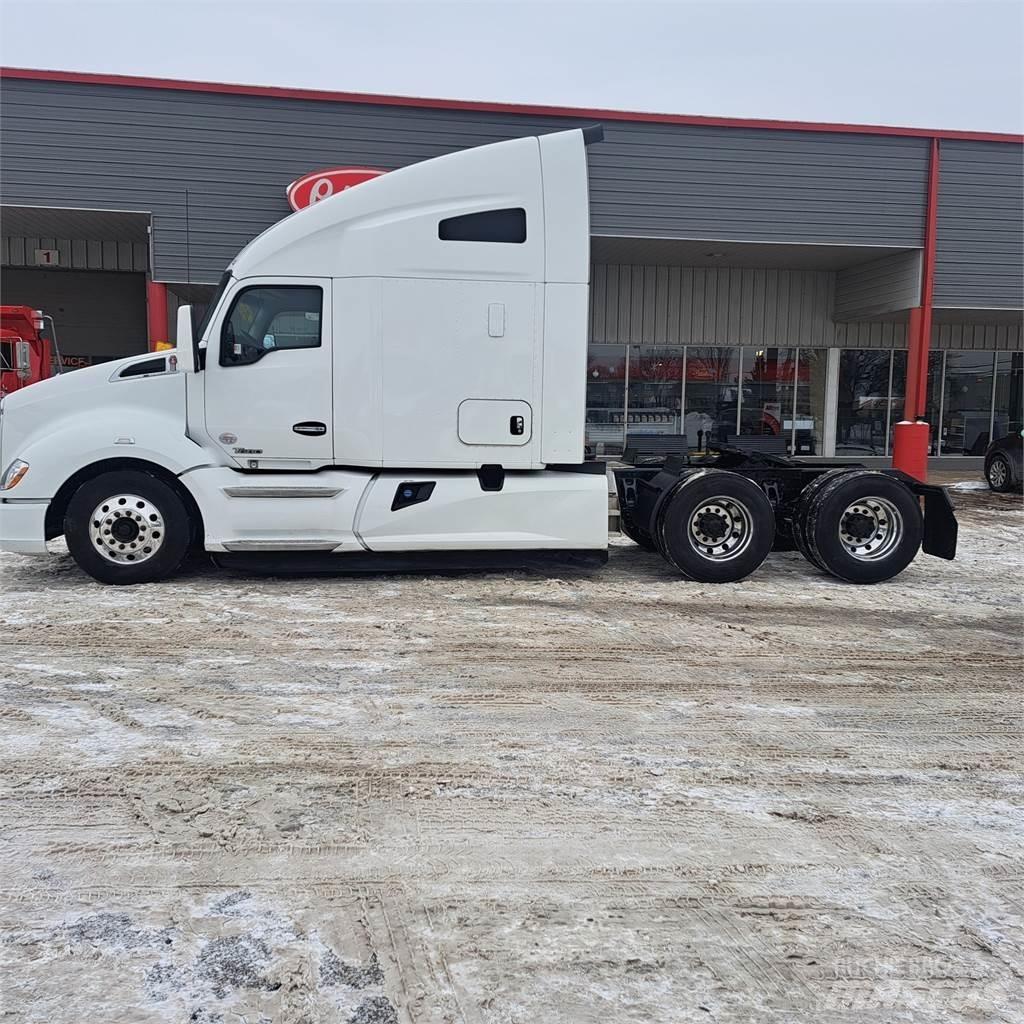 Kenworth T680 Conventional Trucks / Tractor Trucks