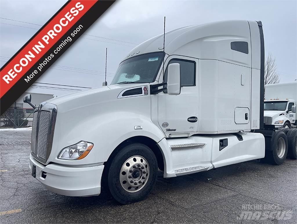 Kenworth T680 Conventional Trucks / Tractor Trucks