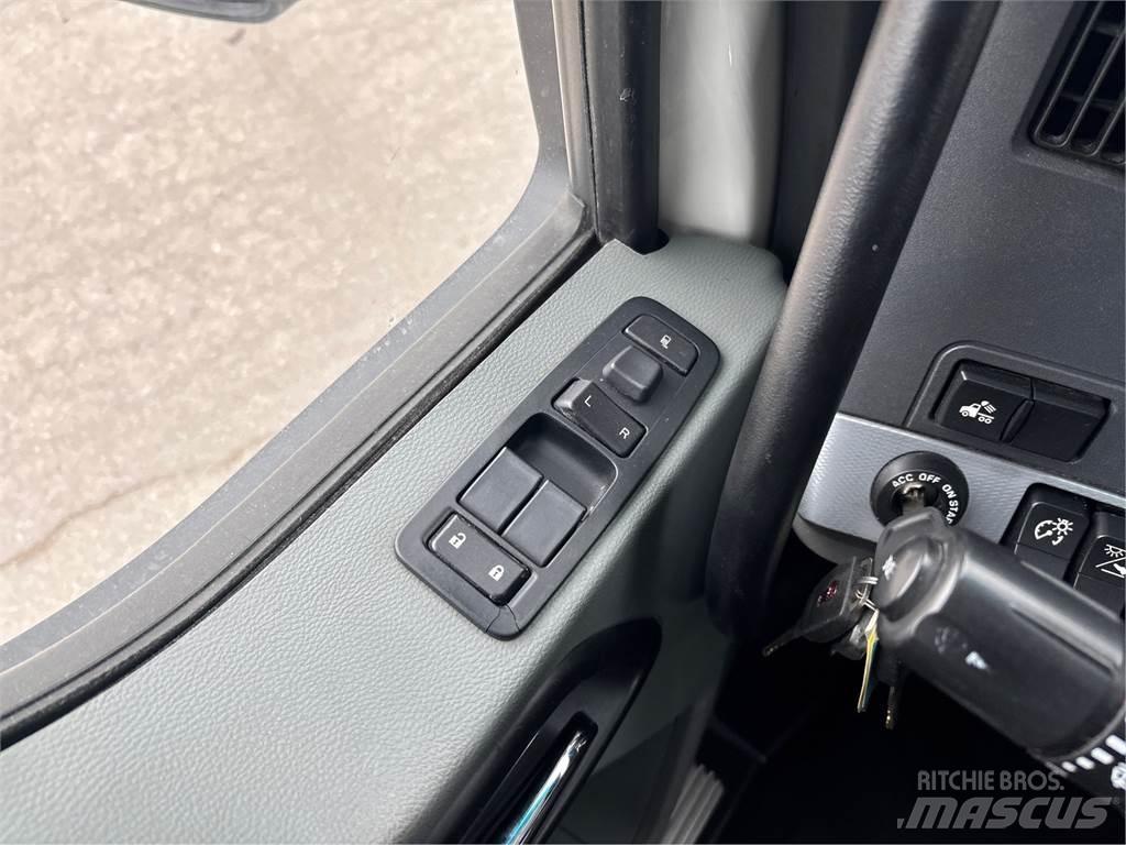 Kenworth T680 Conventional Trucks / Tractor Trucks