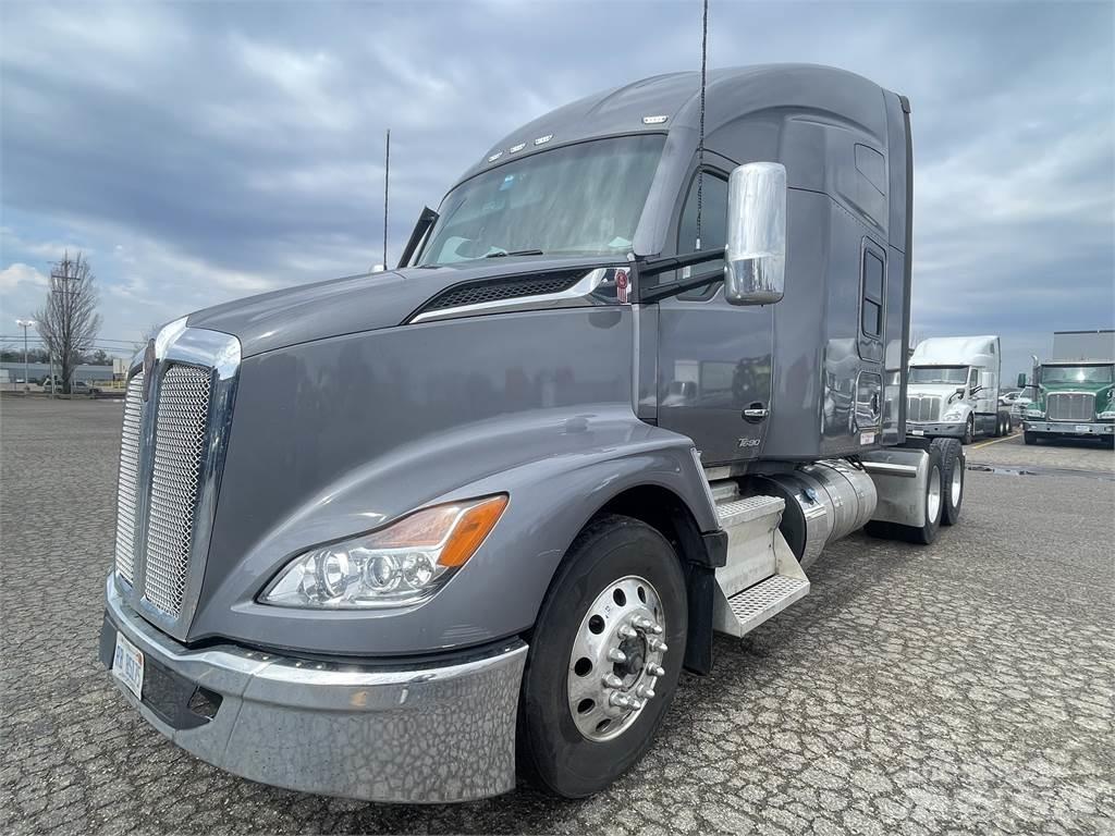 Kenworth T680 Conventional Trucks / Tractor Trucks