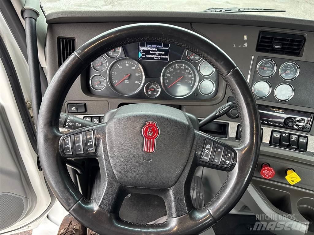 Kenworth T680 Conventional Trucks / Tractor Trucks