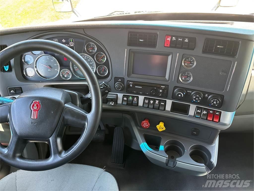 Kenworth T680 Conventional Trucks / Tractor Trucks