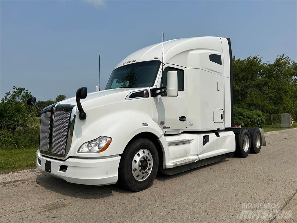 Kenworth T680 Conventional Trucks / Tractor Trucks