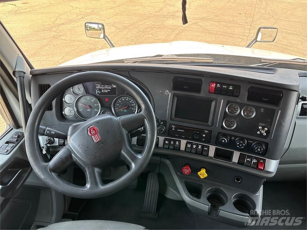 Kenworth T680 Conventional Trucks / Tractor Trucks