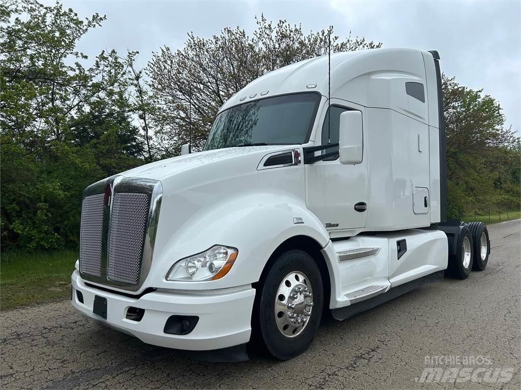 Kenworth T680 Conventional Trucks / Tractor Trucks