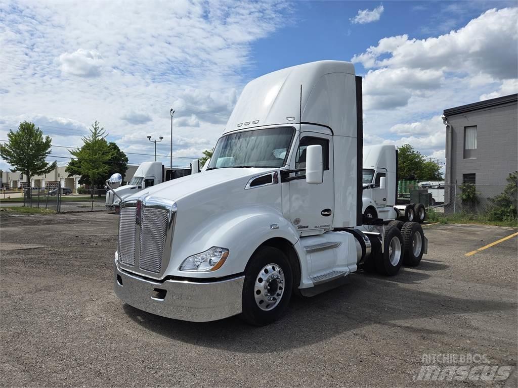 Kenworth T680 Conventional Trucks / Tractor Trucks