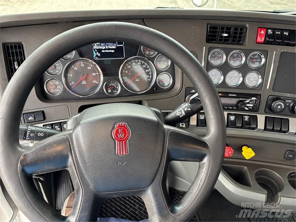 Kenworth T680 Conventional Trucks / Tractor Trucks