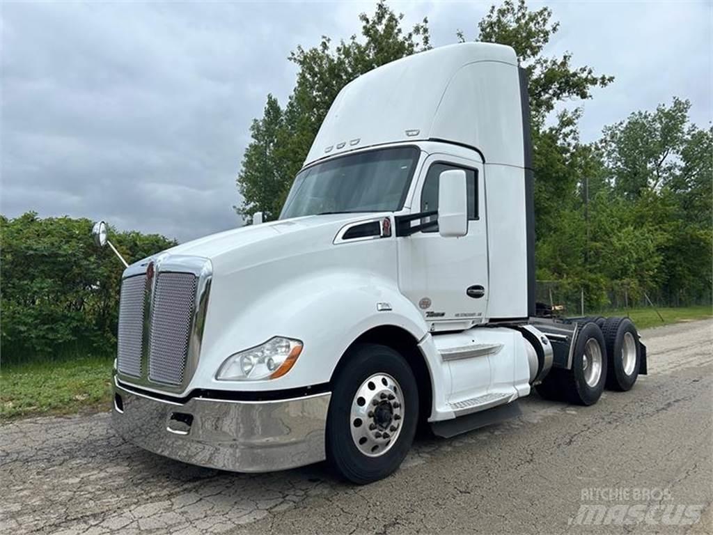 Kenworth T680 Conventional Trucks / Tractor Trucks