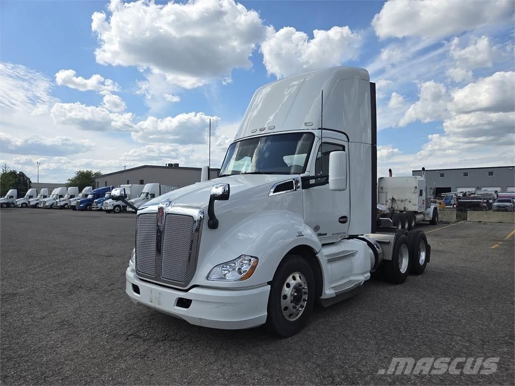 Kenworth T680 Conventional Trucks / Tractor Trucks
