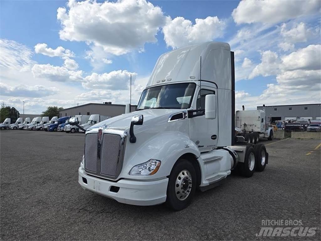 Kenworth T680 Conventional Trucks / Tractor Trucks